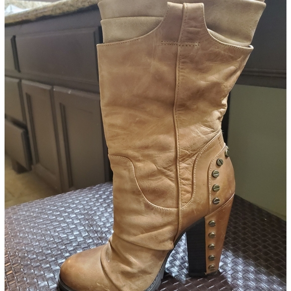 Boots - Picture 4 of 4